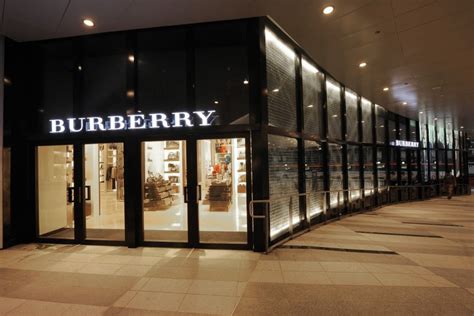 pechera burberry|burberry store near me.